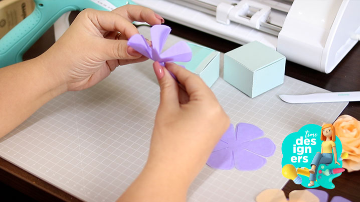 flor feita com Várias Camadas de Papel na Cameo 5