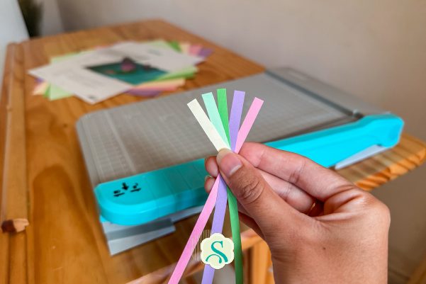 papéis color pop cortados para quilling