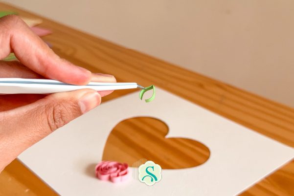 folha pronta para a arte do quadro floral quilling