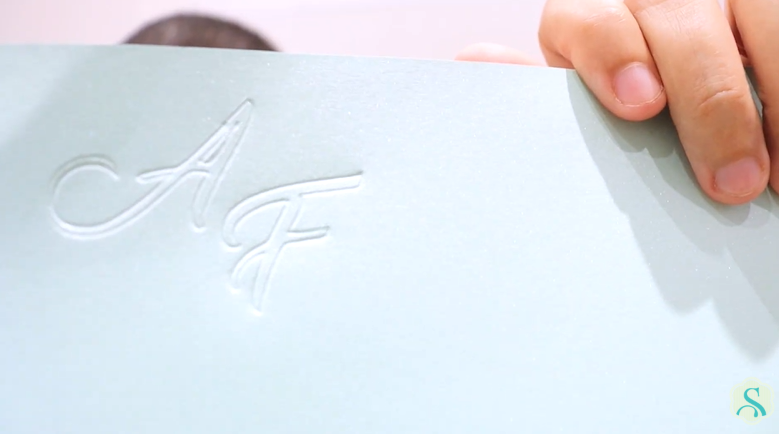 Embossing baixo relevo.