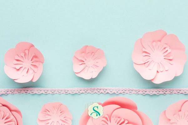 Faixas de papel rendado ou recortado