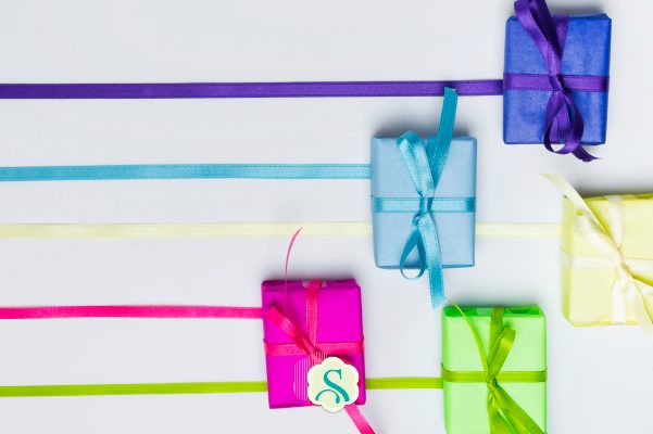 Laços em papel ou tecido personalizados