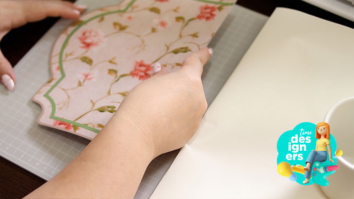 Aplicando Adesivo Vinil Mimo Aplicando Adesivo Vinil Mimo