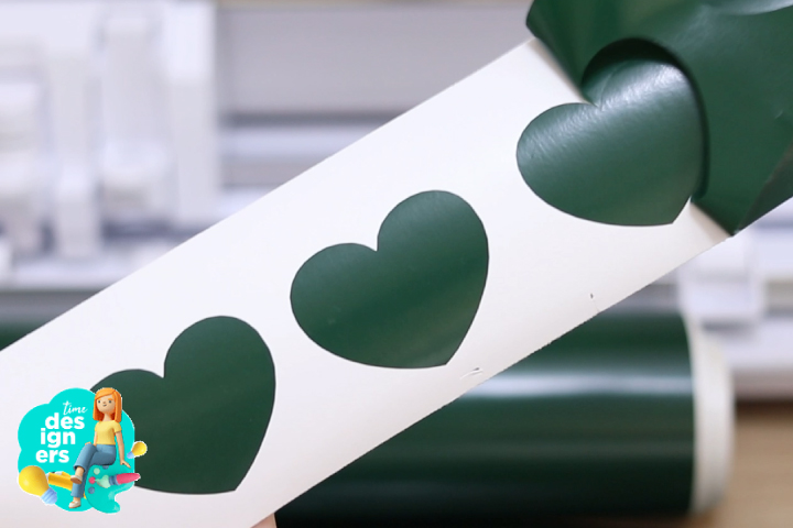 Corte feito no Adesivo Vinil pela Cameo 5 Alpha