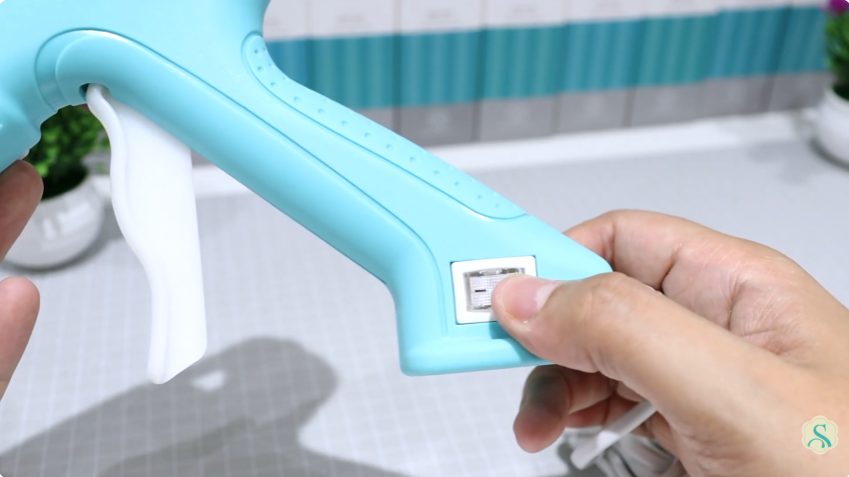 Pistola de cola quente mais potente ligada