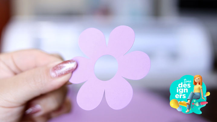 Corte feito no papel color pop Mimo