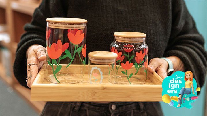 Potes decorados com adesivo vinil