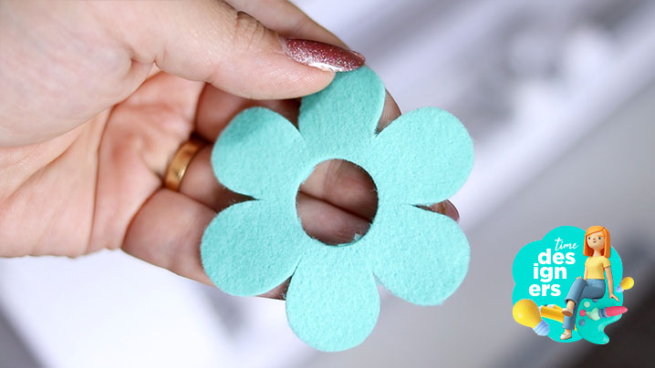 Corte no feltro usando a lâmina rotativa