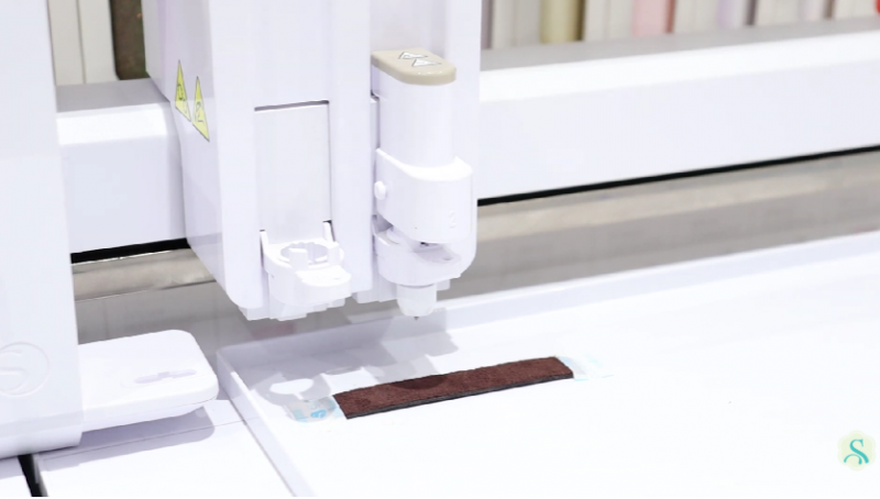 Usando a Ferramenta de Perfuração de Couro na Curio 2