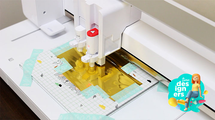 material posicionado na Silhouette Curio 2 para personalização
